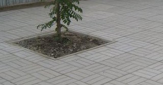 Качественная тротуарная плитка серого цвета в Холмске в октябре