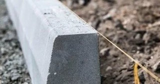Установка бордюров для тротуарной плитки в Холмске - цена от 822 руб.
