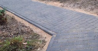 Укладка тротуарной плитки на основание в Холмске в октябре