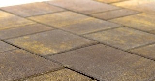 Укладка тротуарной плитки на цементное основание в Холмске от 822 руб.