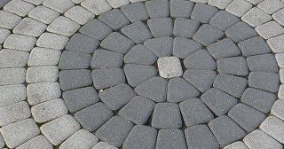 Профессиональная укладка клинкерной брусчатки в Холмске в октябре