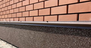 Облицовка цоколя керамогранитом в Холмске в октябре