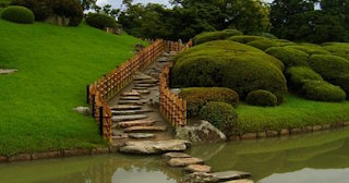 Парковое и ландшафтное строительство в Холмске в октябре